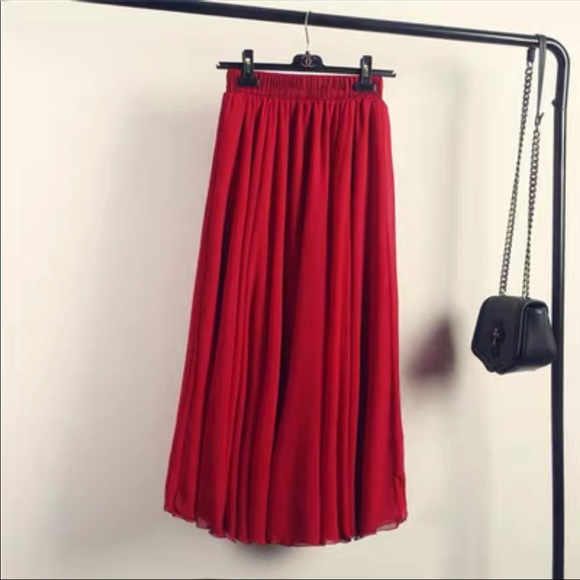 Red maxi skirt - Picture 3 of 4